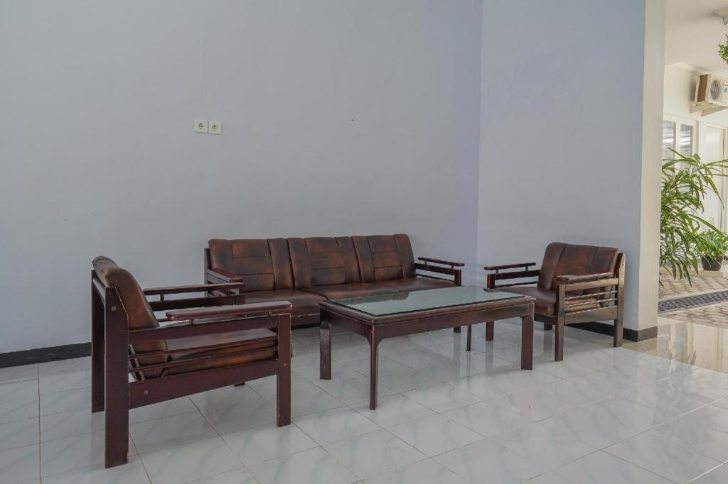 Oyo 477 Raka Residence Syariah Purwoharjo Banyuwangi Banyuwangi  Extérieur photo