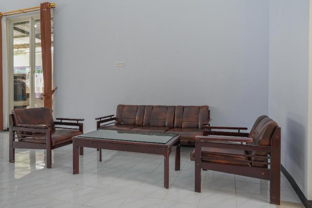 Oyo 477 Raka Residence Syariah Purwoharjo Banyuwangi Banyuwangi  Extérieur photo